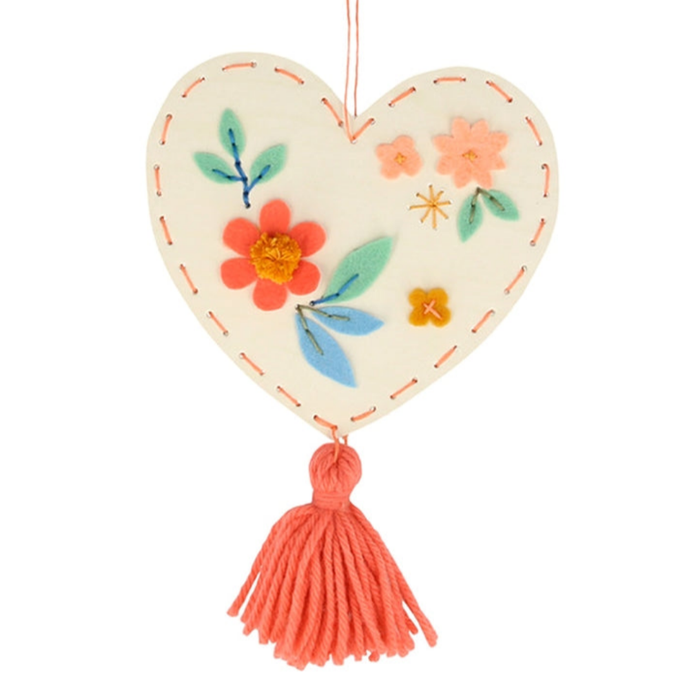 Set Heart Embroidery with Felt and Threads