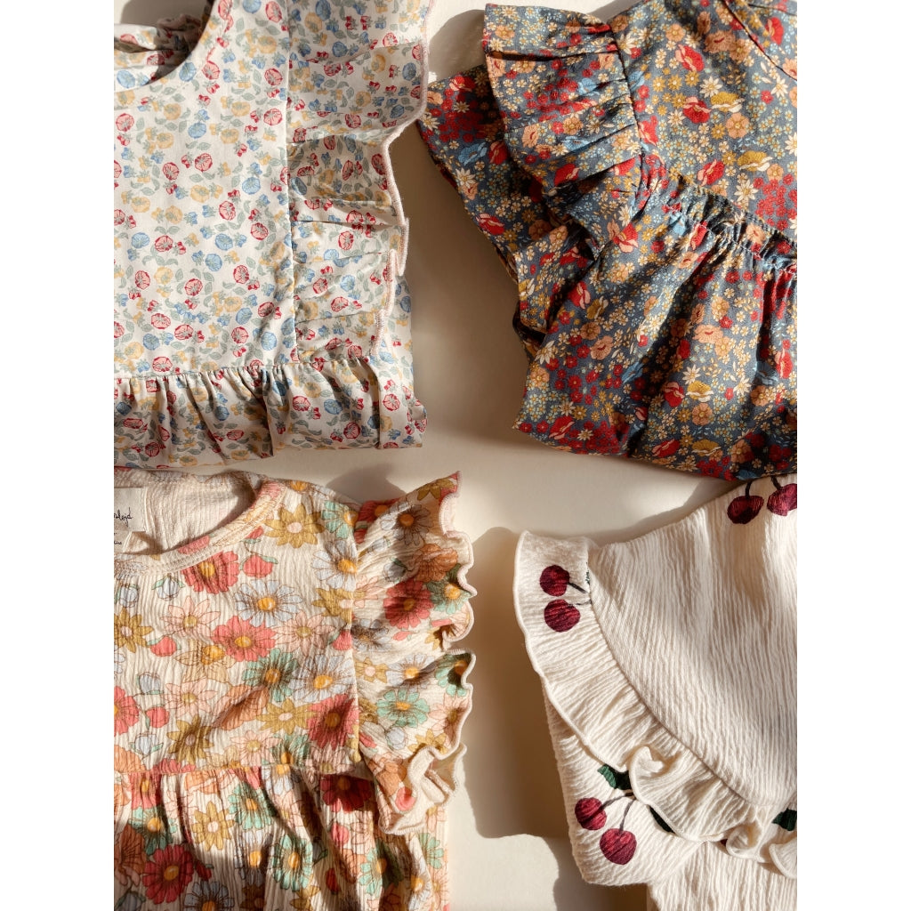 Παιδικό κοντομάνικο φορμάκι με βολάν Villetta Blue 3M-3Y Konges Slojd