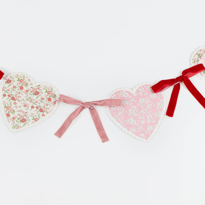 Decorative paper garland with Liberty hearts 2.1m