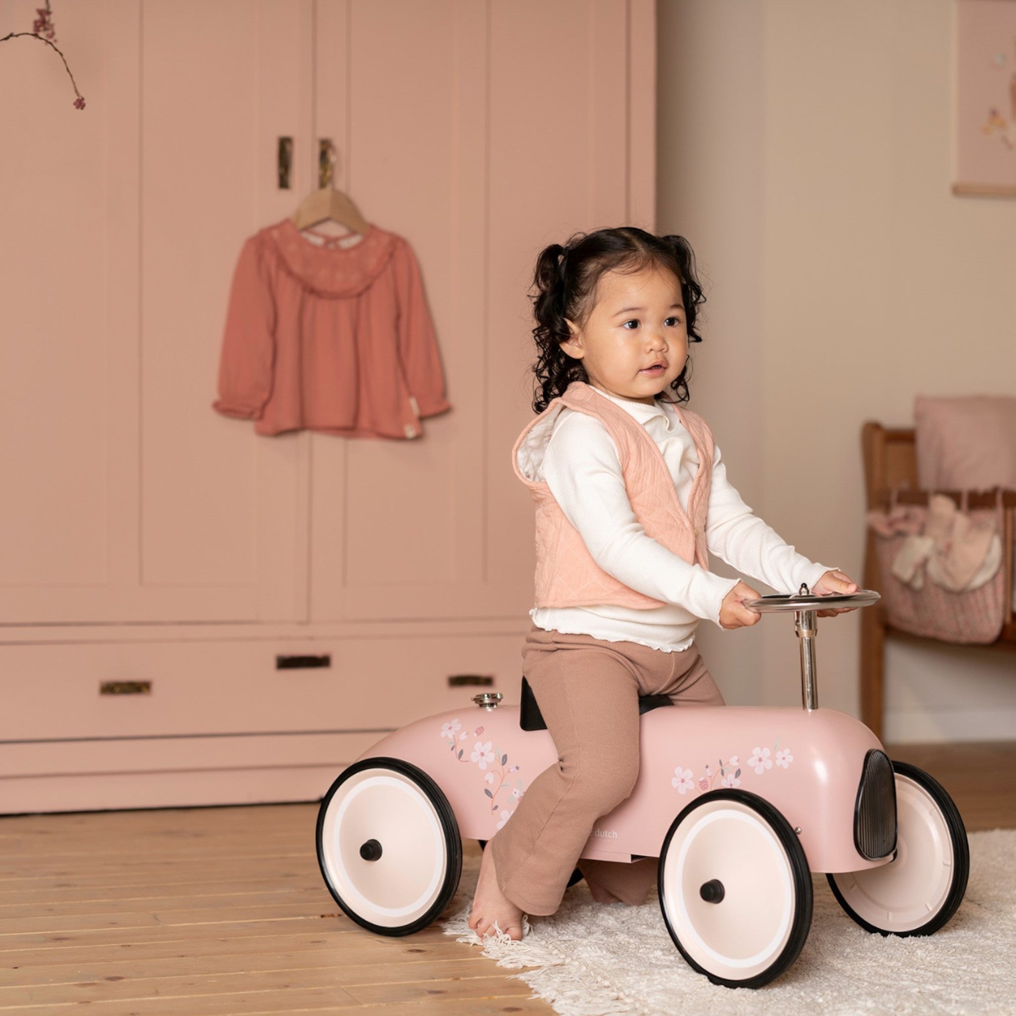 Kid's retro car Ride-on pink 45x25x87cm 2Y+ Little Dutch