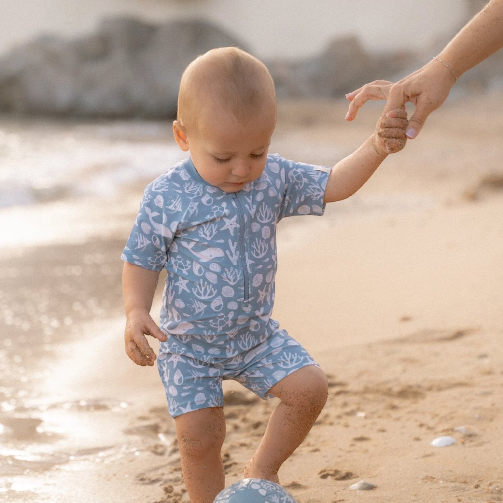 Παιδικό ολόσωμο κοντομάνικο μαγιό με προστασία UV Sea life Ocean blue 6M-2Y Little Dutch