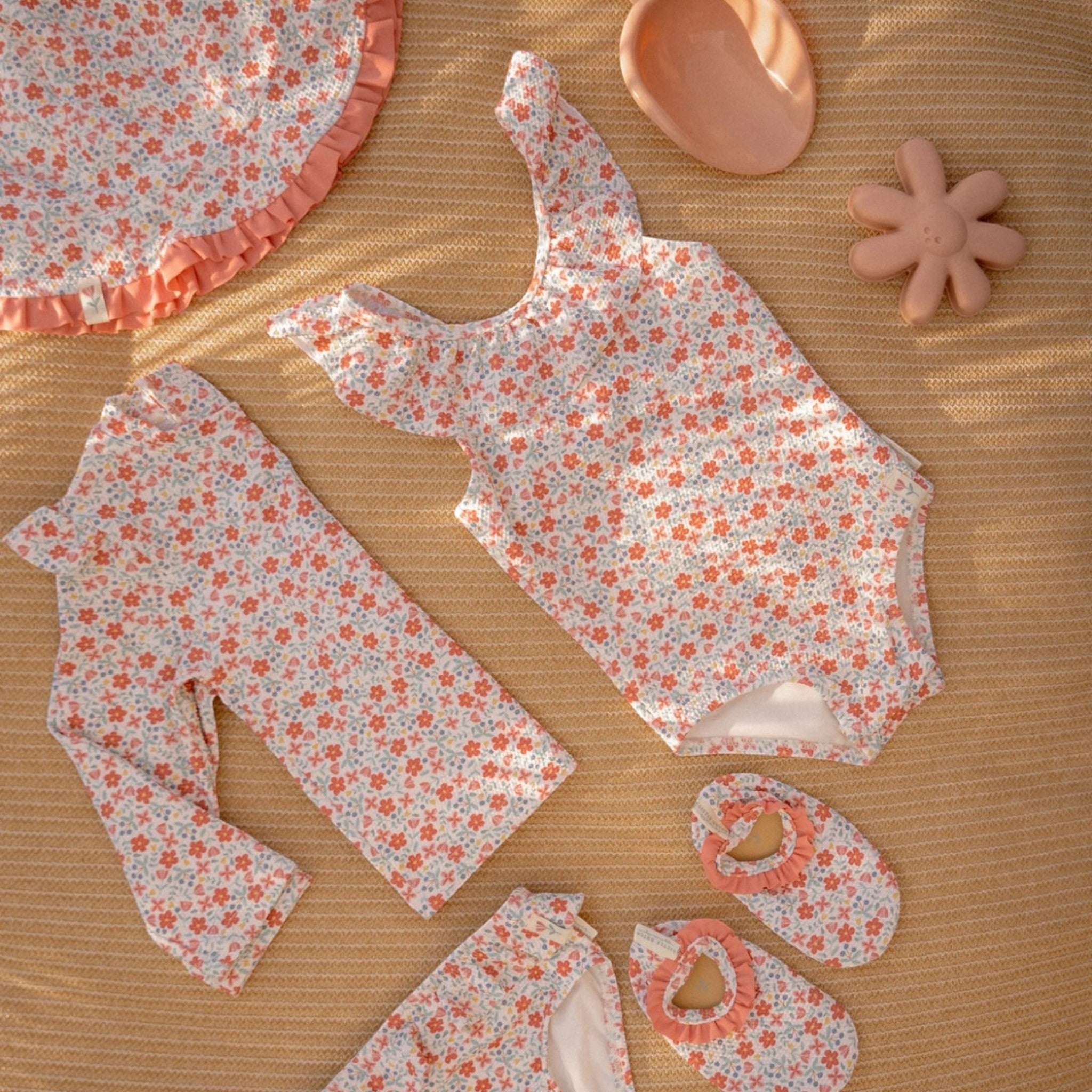 Παιδικό μαγιό μπικίνι με βολάν Sunny Flowers multicolour 9M-4Y Little Dutch