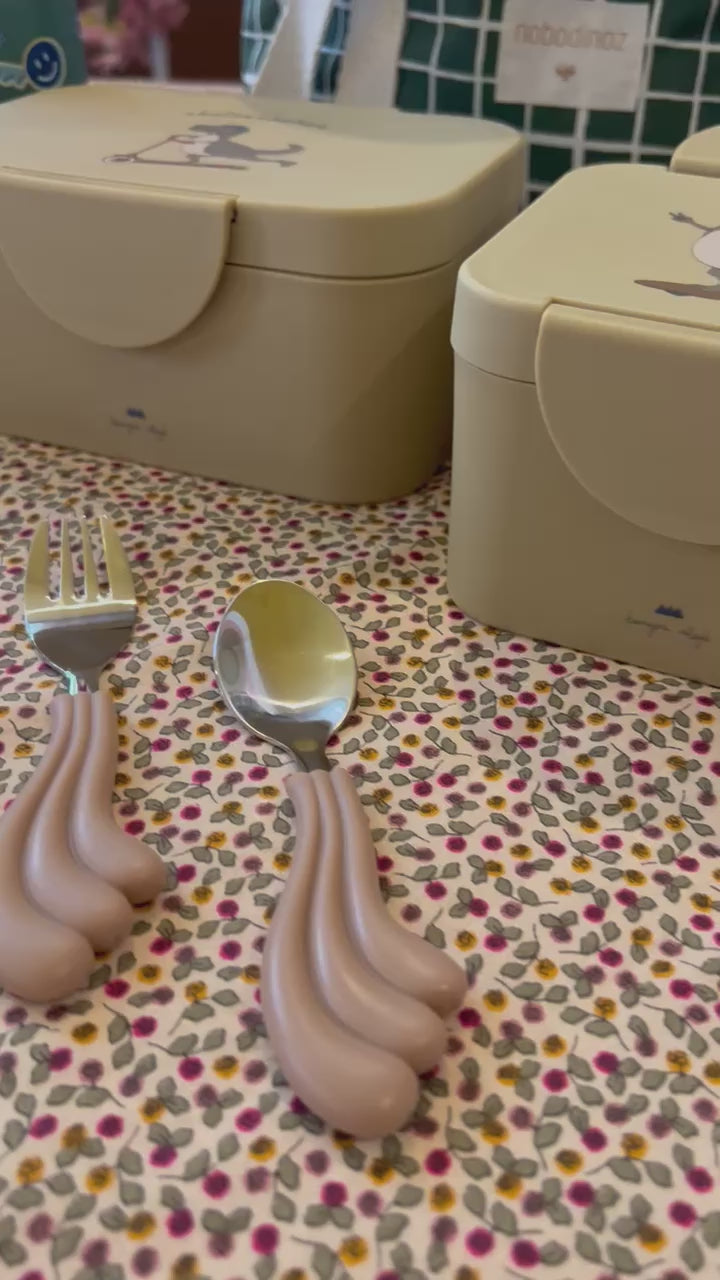 Δοχείο φαγητού με διαχωριστικό Skatesaurus 17x12x8.5εκ. Konges Slojd