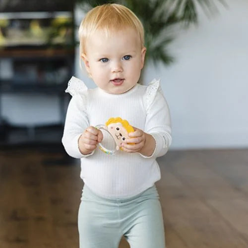 Βρεφική κουδουνίστρα με κρίκο και μασητικό - Λιονταράκι 10x8cm