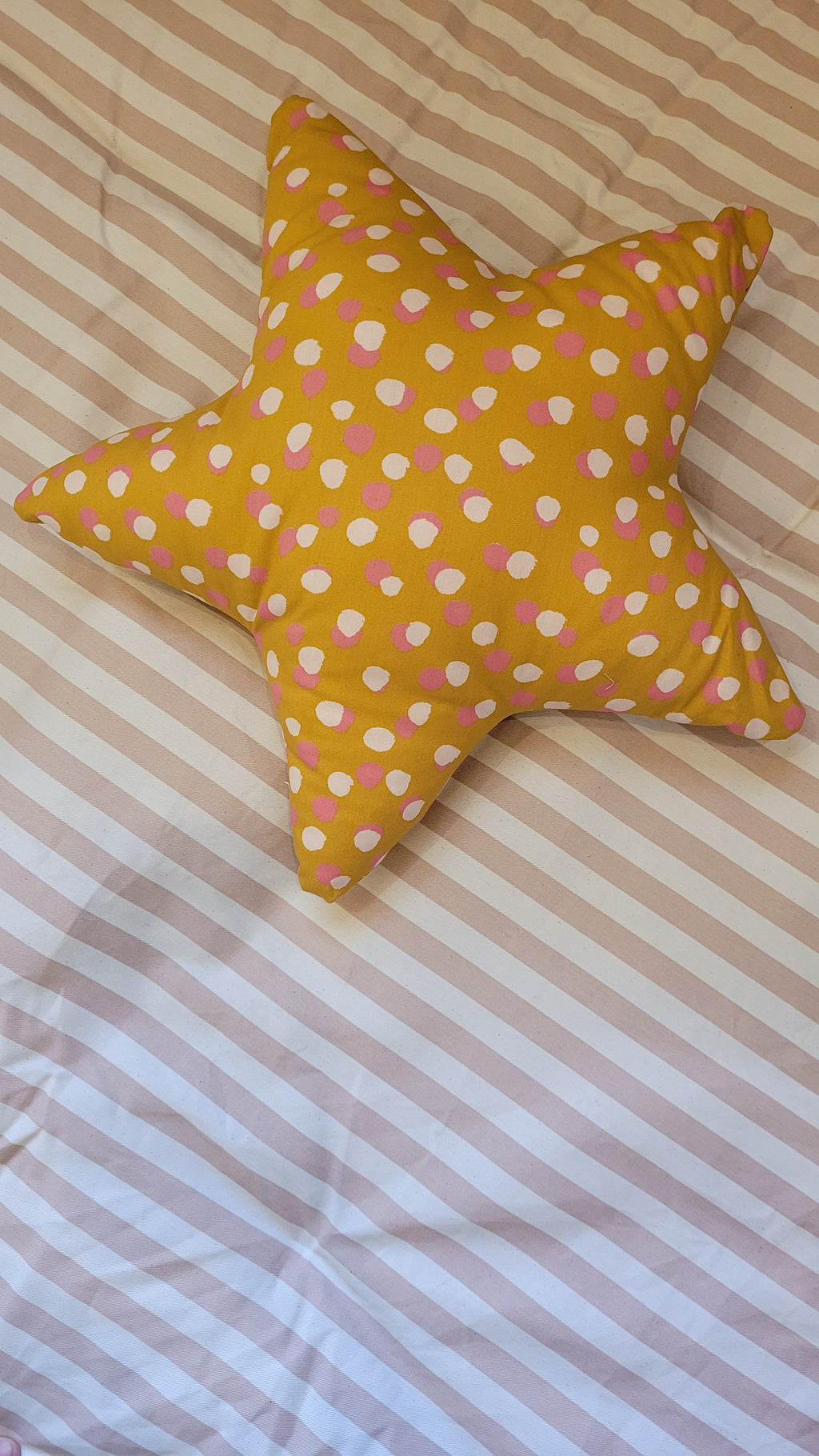 Children's Pillow Ochre Polka Dot Star 45x45 cm