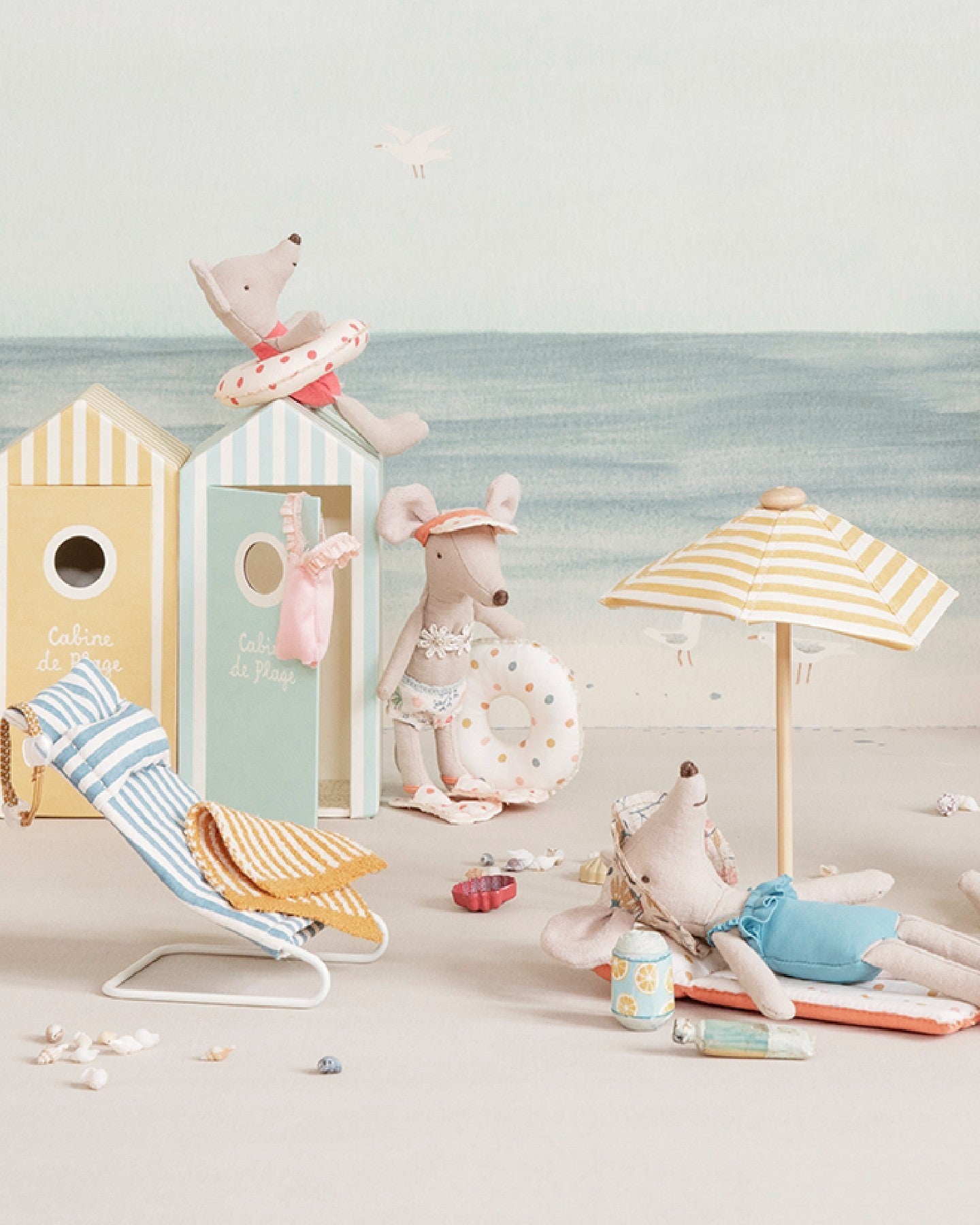 Αξεσουάρ για Κουκλόσπιτο-Σετ 2 ξαπλώστρες παραλίας μινιατούρα Maileg