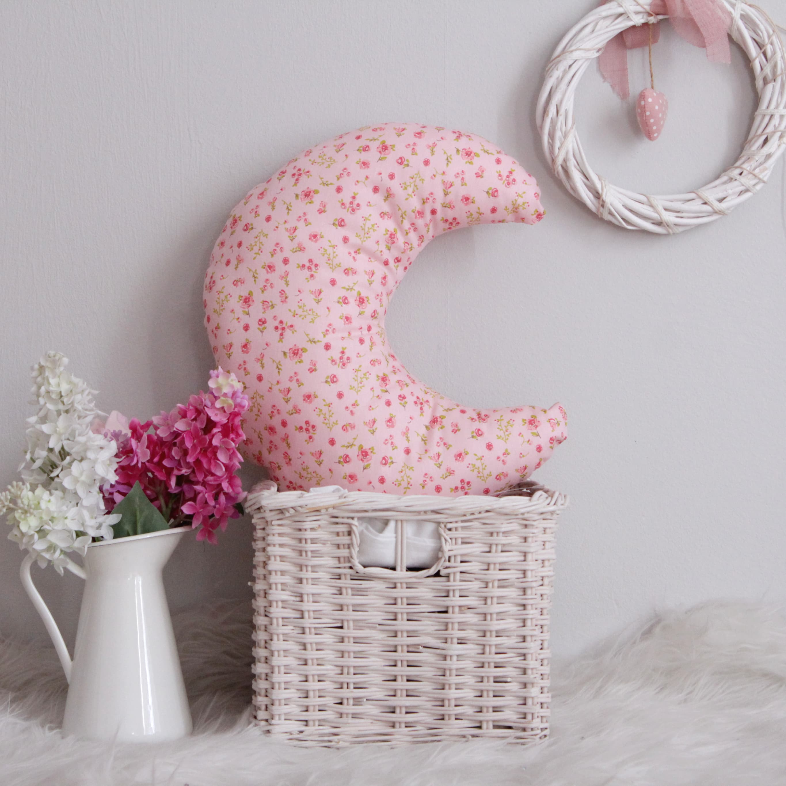 Μαξιλάρι φεγγάρι Ροζ με τύπωμα Floral Sweet Bunny 35x30