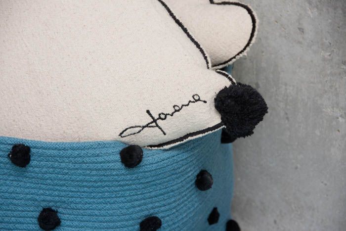 Lorena Canals. Basket Pebbles Petroleum 30x45x45